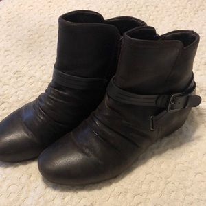 Bass Woman’s Brown Ankle Boots size 7.5